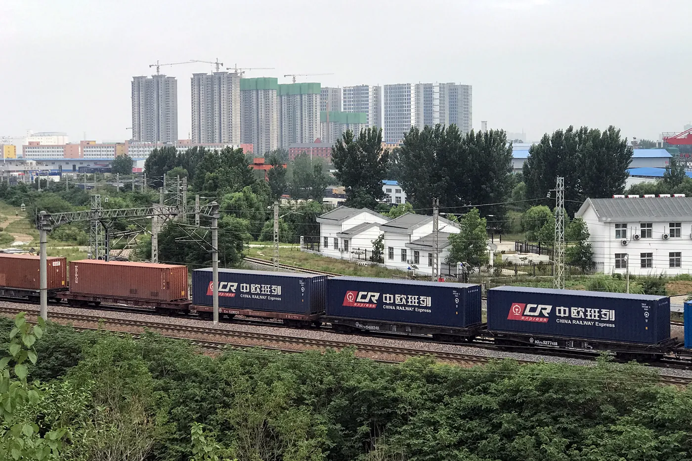 Un tren de contenedores de China Railway Express